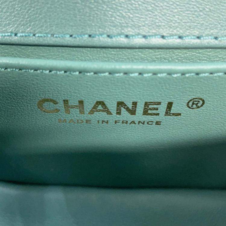 Pre Owned Chanel Boy Chanel Blue/Green Lambskin Size 20
