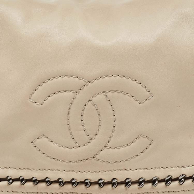 Pre Owned Chanel Cream Leather Luxe Ligne CC Accordion Flap Bag