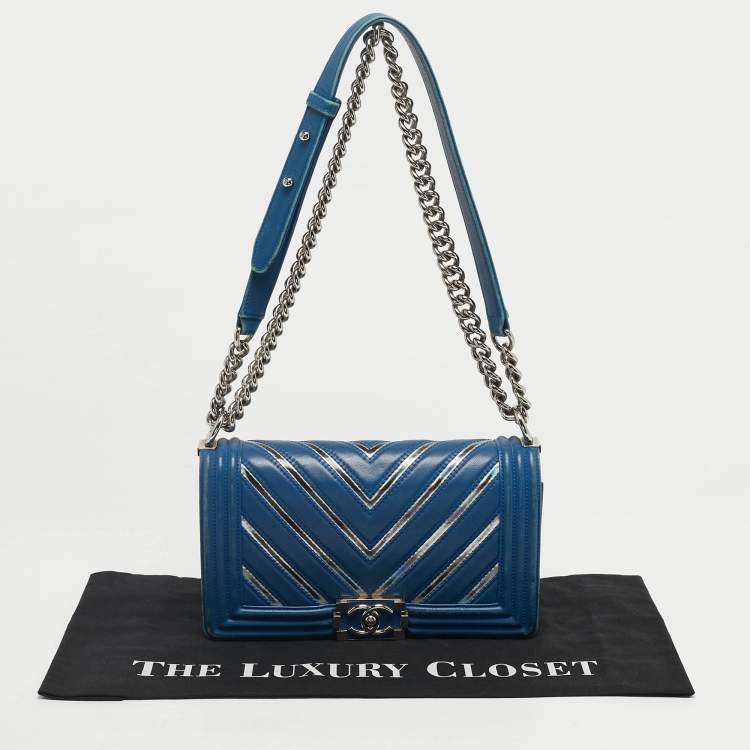 Pre Owned Chanel Blue/Iridescent Chevron PVC and Leather Medium Boy Flap Bag
