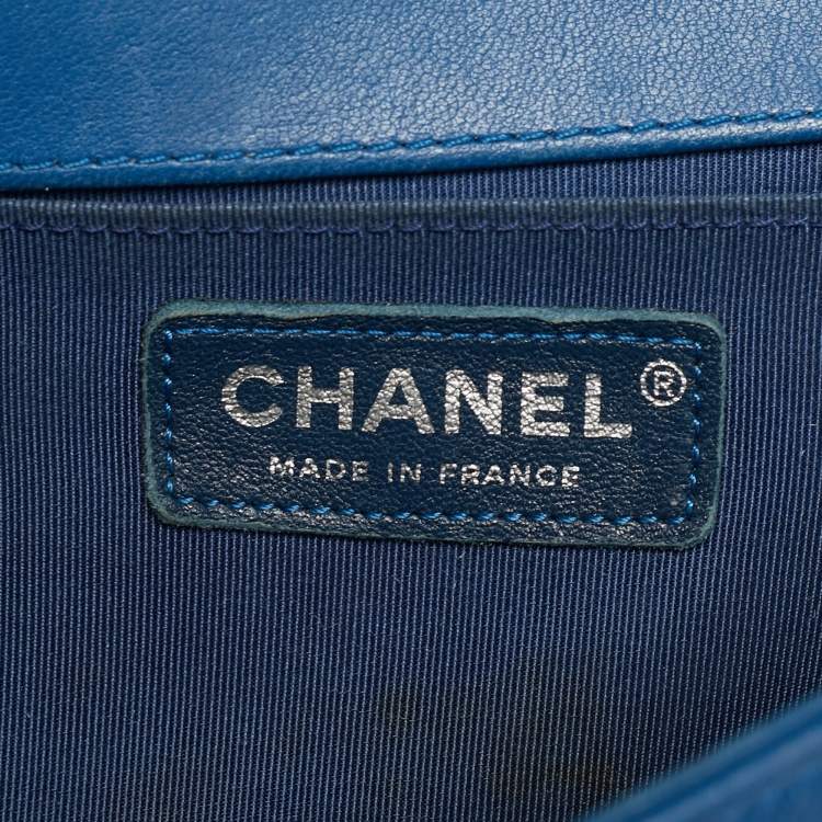 Pre Owned Chanel Blue/Iridescent Chevron PVC and Leather Medium Boy Flap Bag