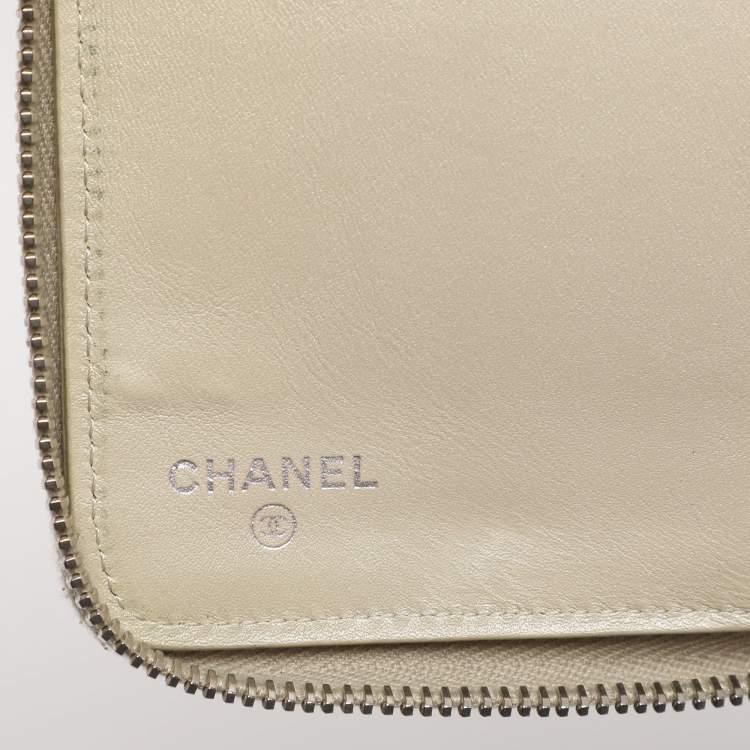 Pre Owned Chanel Olive Quilted Patent Leather CC Zip Around Organizer Wallet