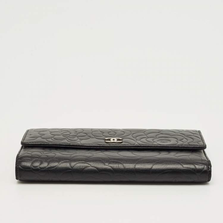Pre Owned Chanel Black Leather CC Camellia Embossed Trifold Wallet
