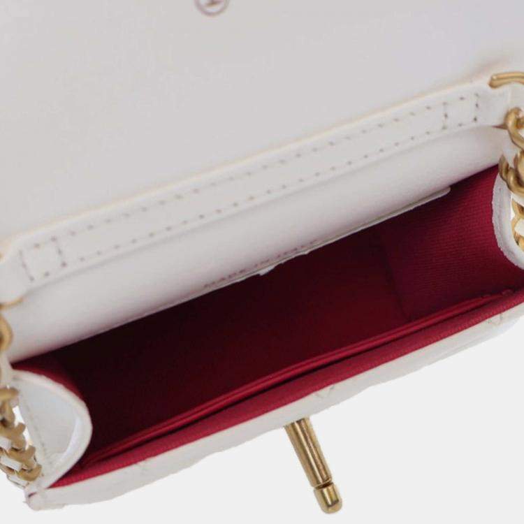 Pre Owned Chanel White Mini Quilted Lambskin CC Enamel Heart Clutch With Chain