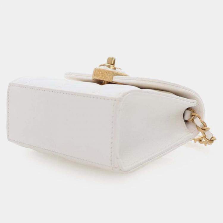 Pre Owned Chanel White Mini Quilted Lambskin CC Enamel Heart Clutch With Chain