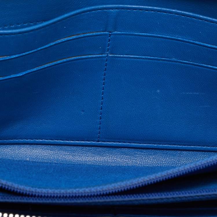 Pre Owned Chanel Blue Quilted Leather CC Zip Around Wallet