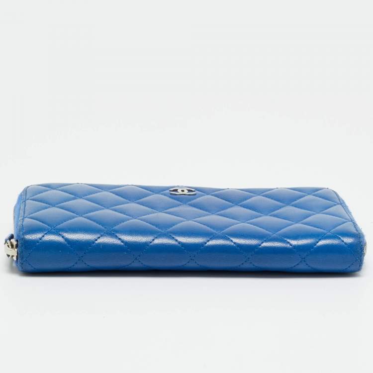 Pre Owned Chanel Blue Quilted Leather CC Zip Around Wallet