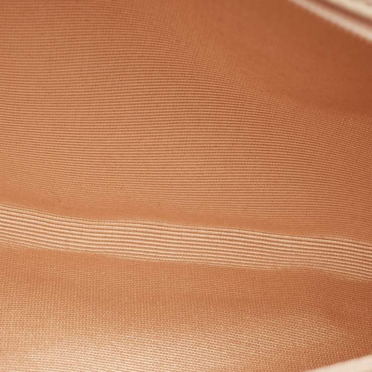 مملوكة مسبقًا حقيبة شانيل جامبو كلاسيك جلد مبطن بيج بقلاب واحد عتيق