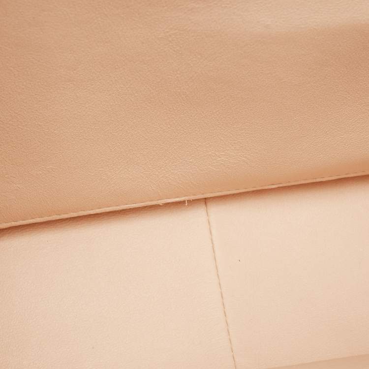 مملوكة مسبقًا حقيبة شانيل جامبو كلاسيك جلد مبطن بيج بقلاب واحد عتيق