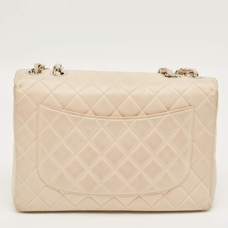 مملوكة مسبقًا حقيبة شانيل جامبو كلاسيك جلد مبطن بيج بقلاب واحد عتيق