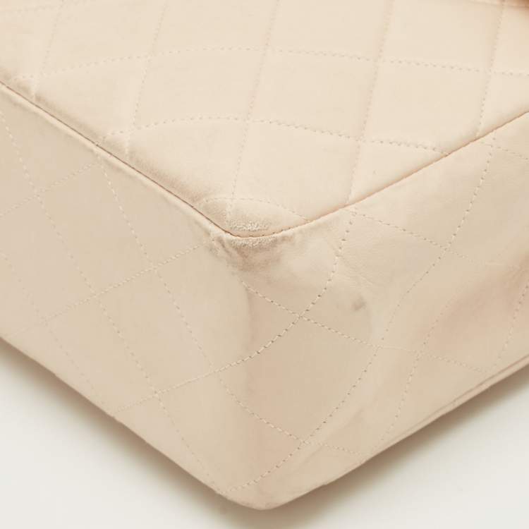 مملوكة مسبقًا حقيبة شانيل جامبو كلاسيك جلد مبطن بيج بقلاب واحد عتيق