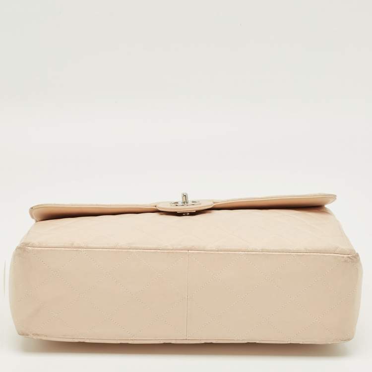 مملوكة مسبقًا حقيبة شانيل جامبو كلاسيك جلد مبطن بيج بقلاب واحد عتيق