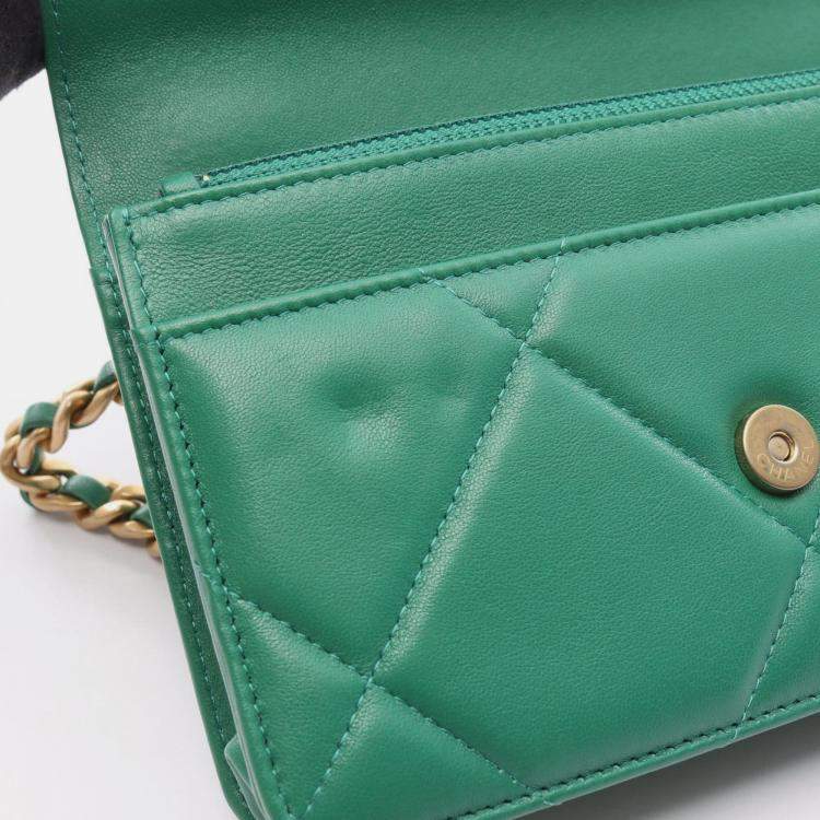 Pre Owned Chanel 19 Disneuf Matelasse Shoulder Bag In Lambskin Green