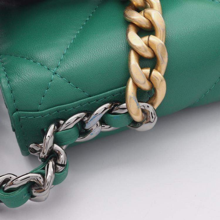 Pre Owned Chanel 19 Disneuf Matelasse Shoulder Bag In Lambskin Green