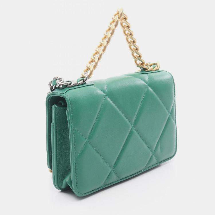 Pre Owned Chanel 19 Disneuf Matelasse Shoulder Bag In Lambskin Green