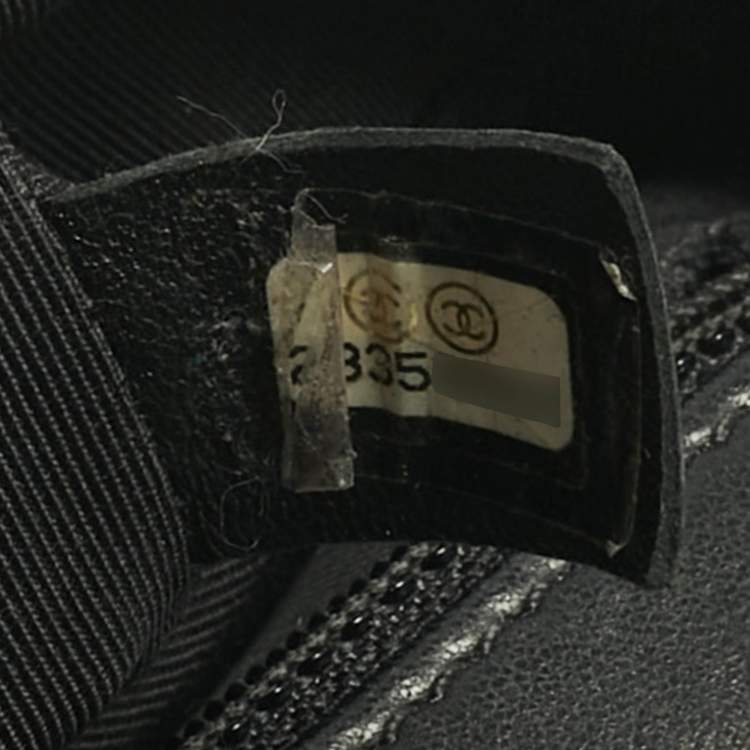 Pre Owned Chanel Black Quilted Leather New Medium Boy Flap Bag