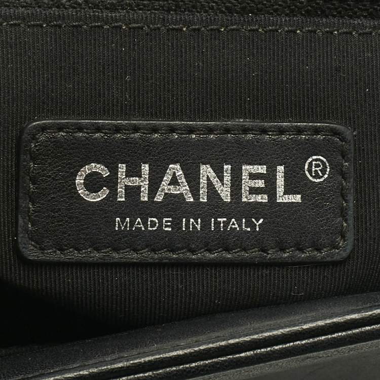 Pre Owned Chanel Black Quilted Leather New Medium Boy Flap Bag