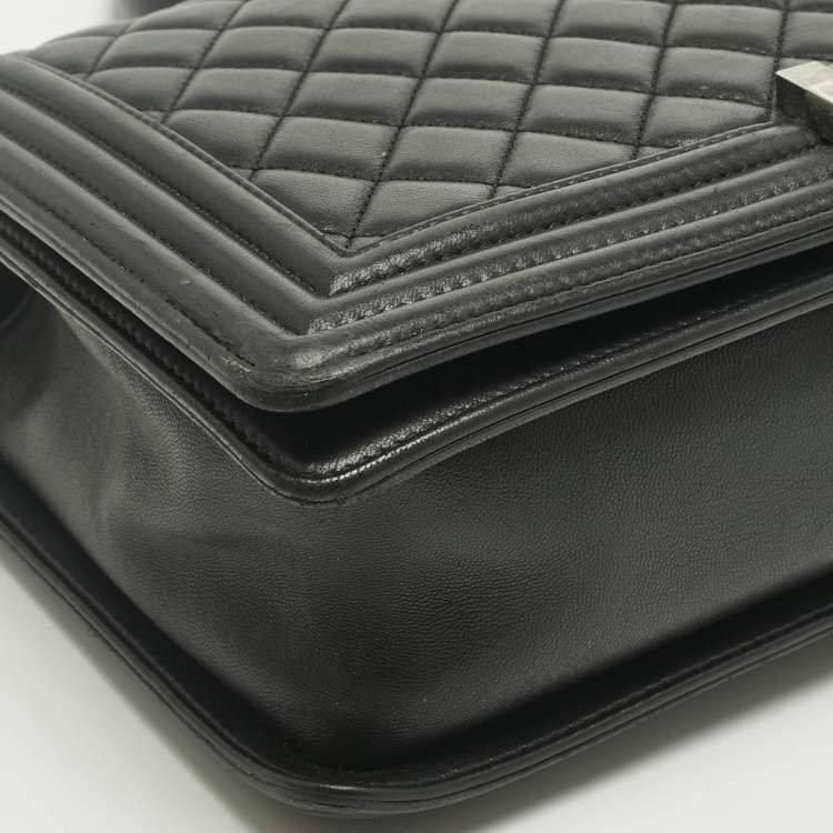 Pre Owned Chanel Black Quilted Leather New Medium Boy Flap Bag