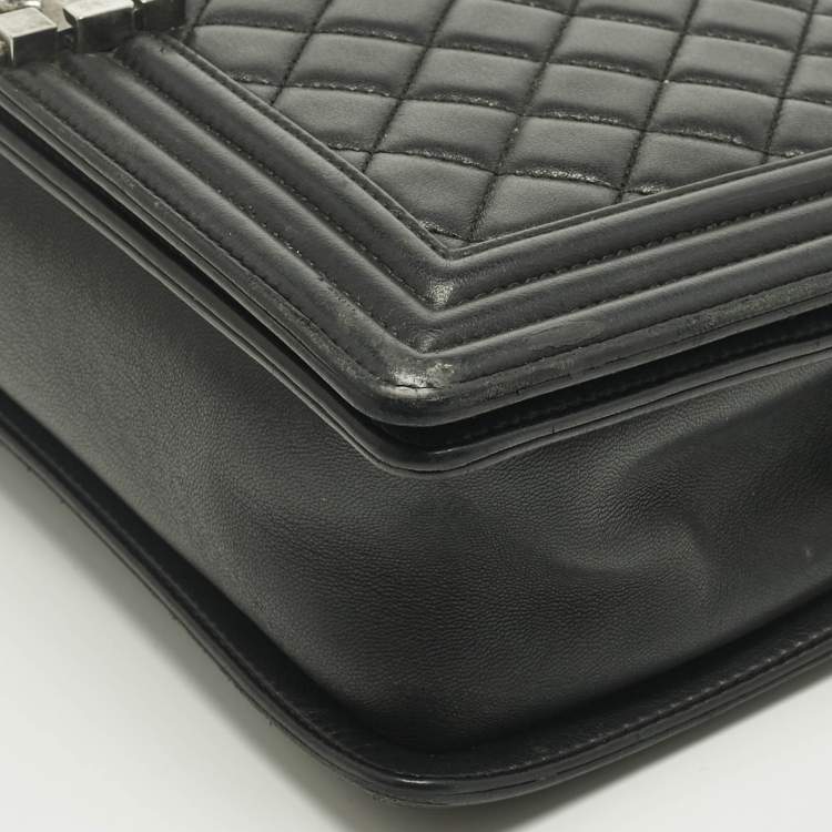 Pre Owned Chanel Black Quilted Leather New Medium Boy Flap Bag