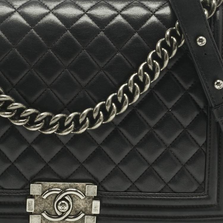 Pre Owned Chanel Black Quilted Leather New Medium Boy Flap Bag