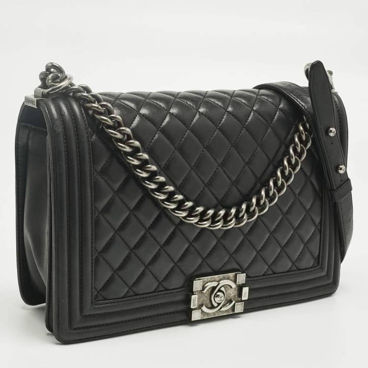 Pre Owned Chanel Black Quilted Leather New Medium Boy Flap Bag