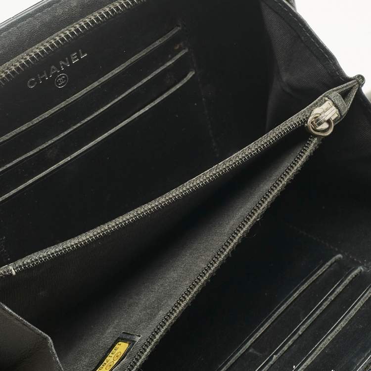 Pre Owned Chanel Black Patent Leather CC Zip Around Wallet