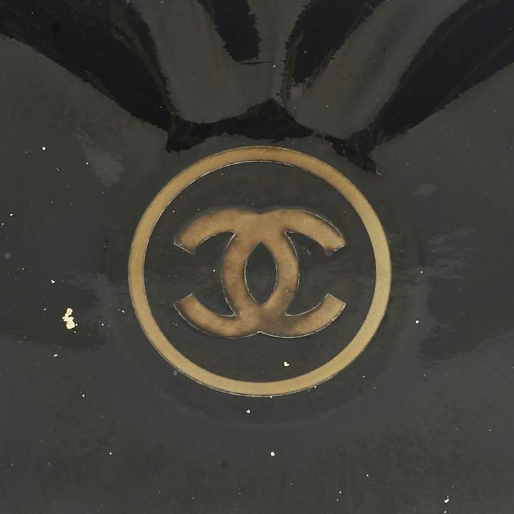 Pre Owned Chanel Black Patent Leather CC Zip Around Wallet