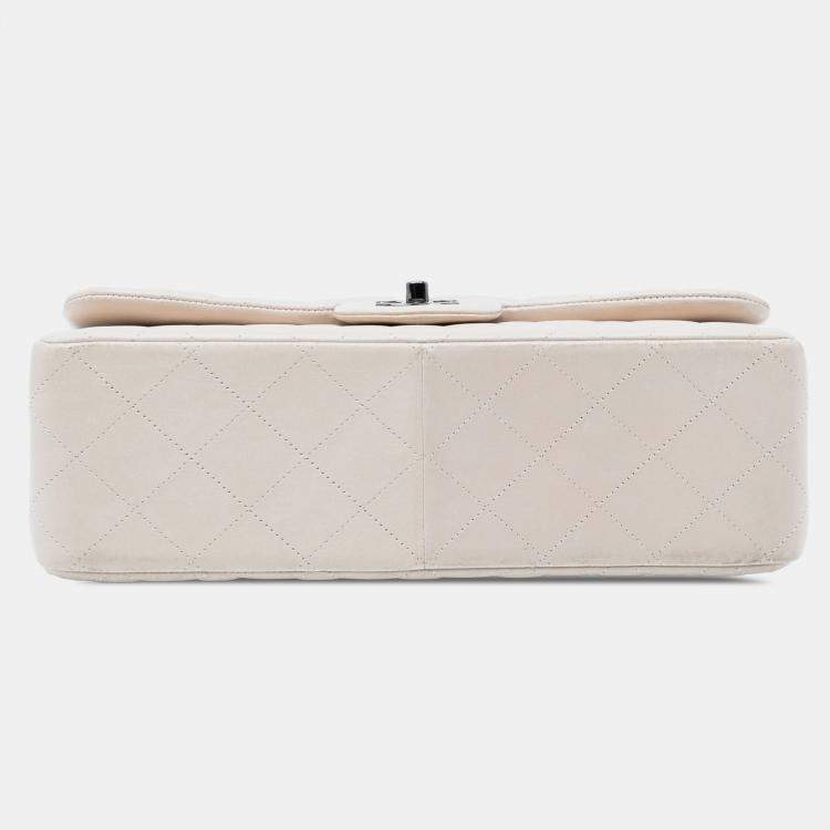 Pre Owned Chanel White Jumbo Classic Lambskin Double Flap