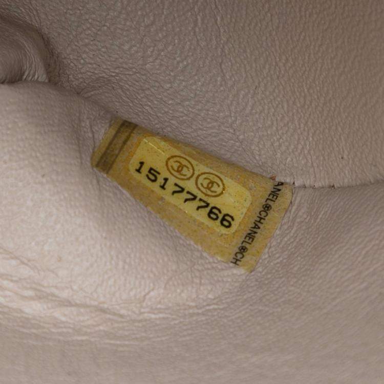 Pre Owned Chanel White Jumbo Classic Lambskin Double Flap