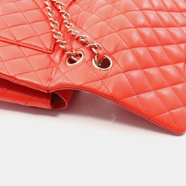 مملوكة مسبقًا Chanel Classic Double Flap Medium Red Leather Shoulder Bag