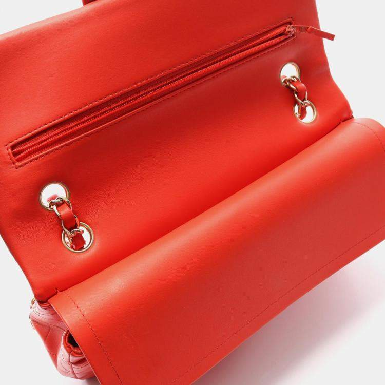 مملوكة مسبقًا Chanel Classic Double Flap Medium Red Leather Shoulder Bag