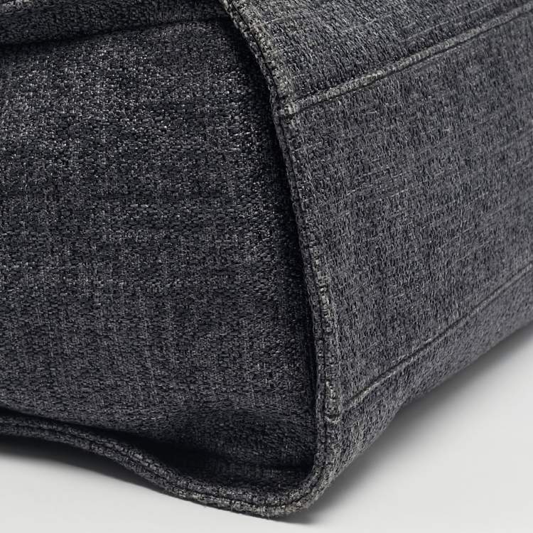 Pre Owned حقيبة شانيل شوبير دوفيل كبيرة قش رمادية