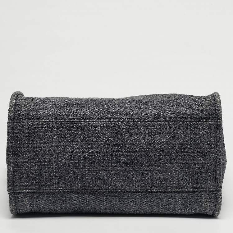 Pre Owned حقيبة شانيل شوبير دوفيل كبيرة قش رمادية