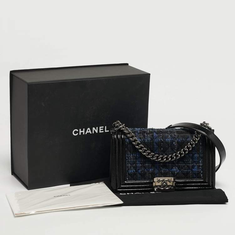Pre Owned Chanel Black/Blue Quilted Patent Leather and Tweed Medium Boy Flap Bag