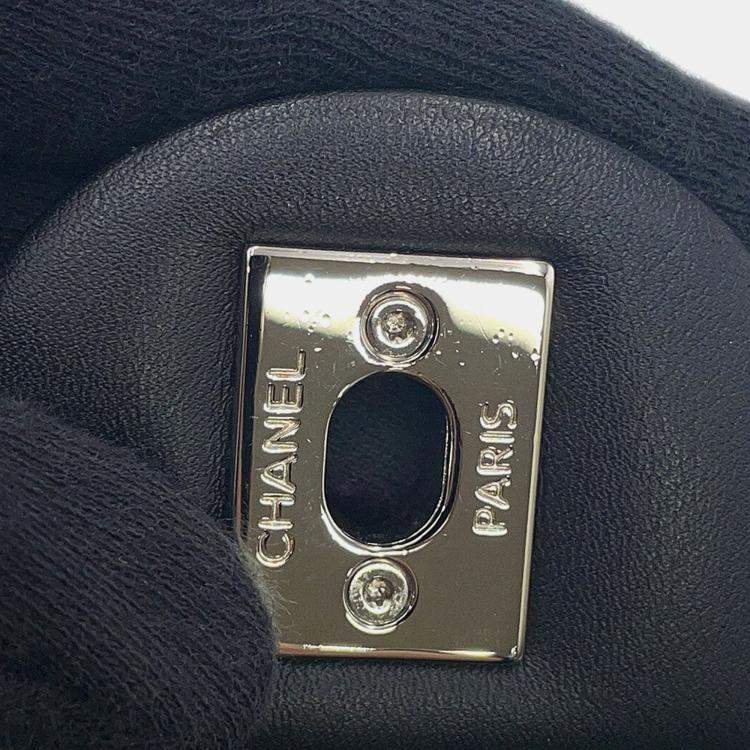 Pre Owned Chanel Matelasse Chain shoulder Bag Black Patent Leather Leather Size 25