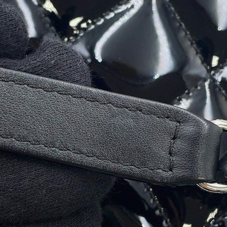 Pre Owned Chanel Matelasse Chain shoulder Bag Black Patent Leather Leather Size 25