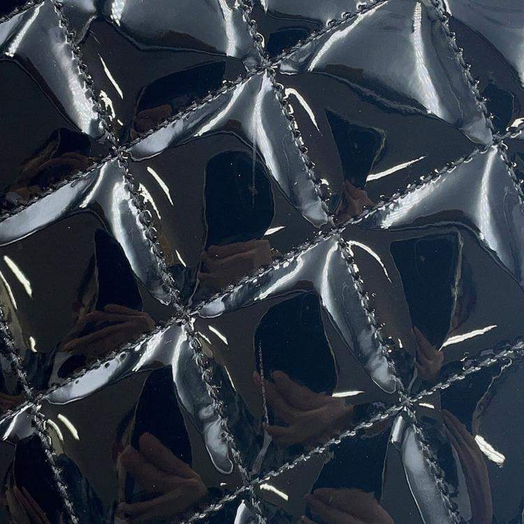 Pre Owned Chanel Matelasse Chain shoulder Bag Black Patent Leather Leather Size 25