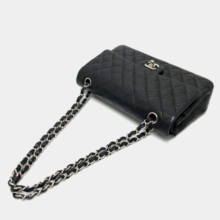 مملوكة مسبقًا Chanel Matelasse 25 Double Chain Flap Shoulder Bag Lambskin Silver Hardware Black