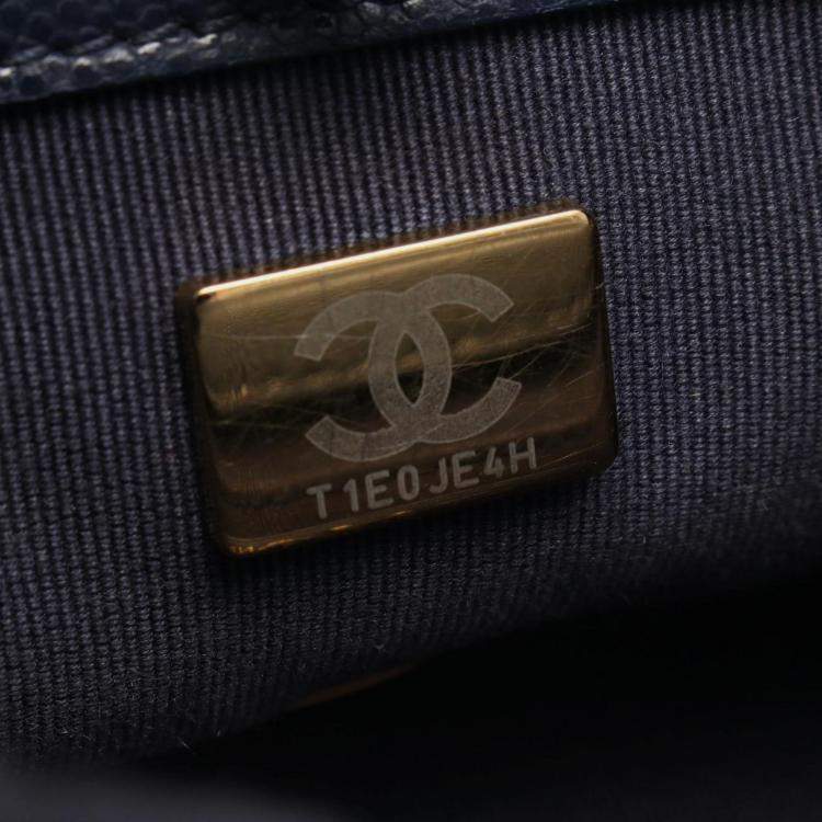 مملوكة مسبقًا Chanel Matelasse Mini Shoulder Bag In Calfskin Leather Navy Blue