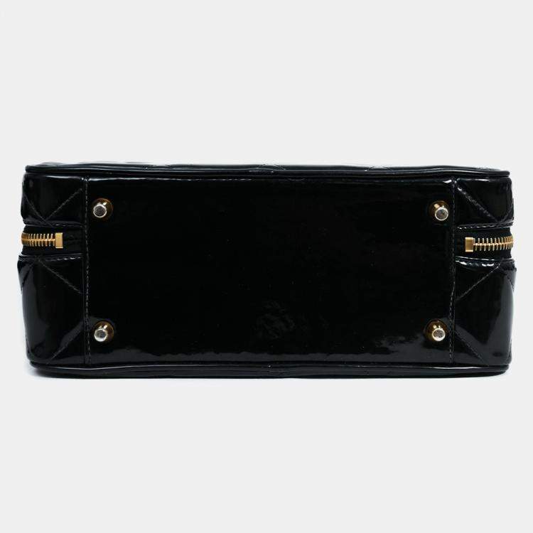 مملوكة مسبقًا Chanel 1994-96 Black Patent Leather Large Vanity Case