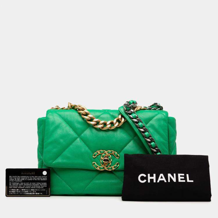 مملوكة مسبقًا Chanel Green Medium Lambskin 19 Flap