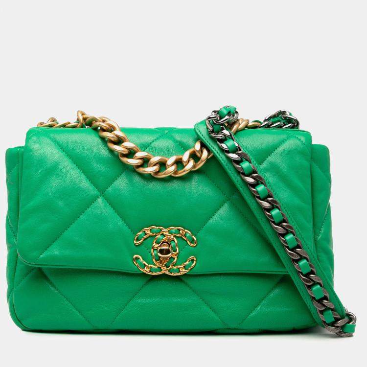 مملوكة مسبقًا Chanel Green Medium Lambskin 19 Flap