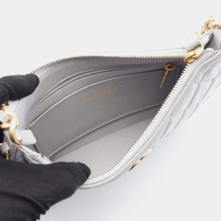 Pre Owned Chanel CC Chain Around Grey Leather Hobo Bag