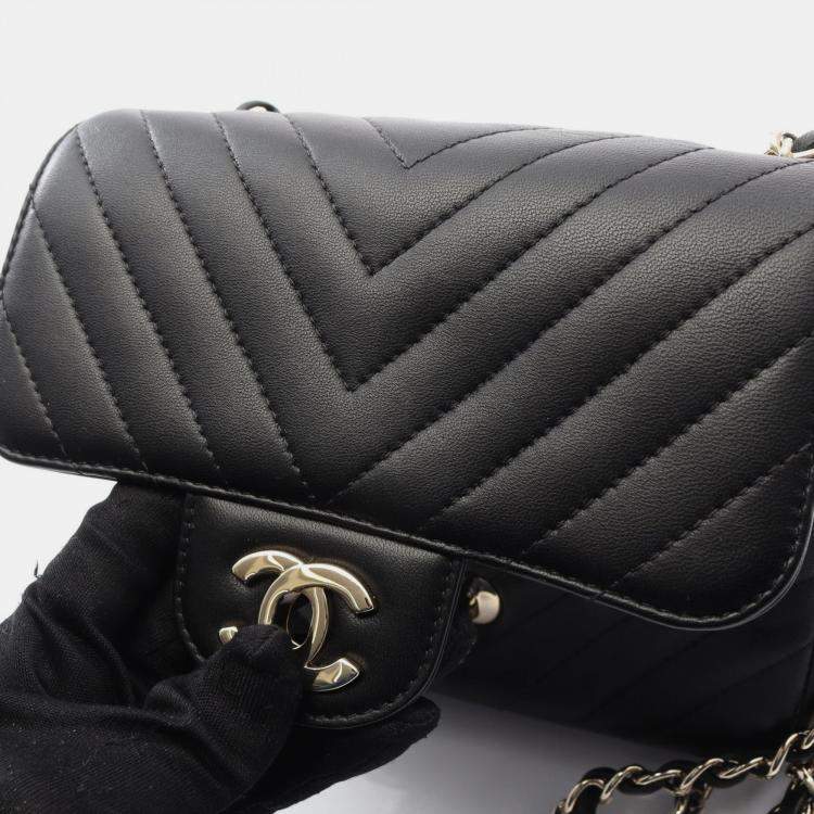 Pre Owned Chanel Classic Single Flap Mini Black Chevron Leather Shoulder Bag