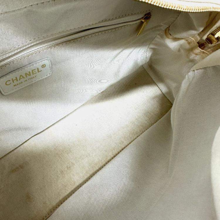 Pre Owned Chanel Cc Mark Quilted Matelasse Bag Hand Bag White