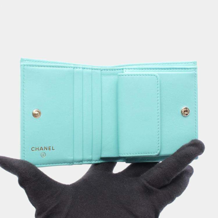 Pre Owned Chanel Matelasse Classic Small Wallet Bi-Fold Grained Calfskin Leather Green