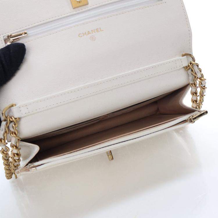 Pre Owned Chanel White Caviar Twist Your Buttons Wallet On Chain (WOC)