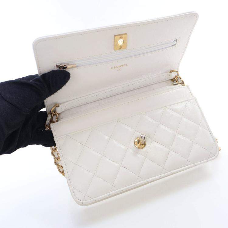Pre Owned Chanel White Caviar Twist Your Buttons Wallet On Chain (WOC)