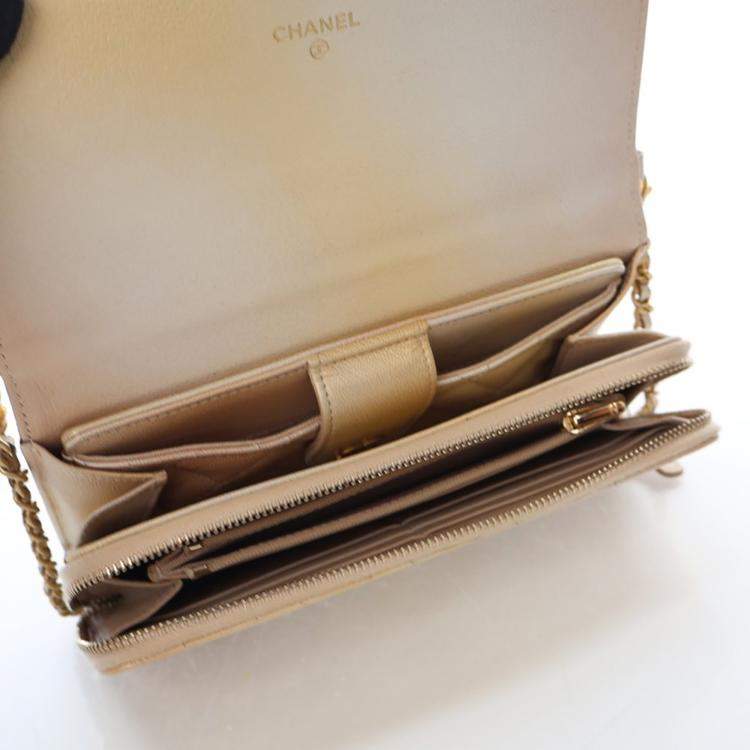مملوكة مسبقًا Chanel Metallic Lambskin Phone Holder Wallet On Chain (WOC)