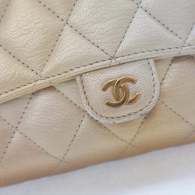 مملوكة مسبقًا Chanel Metallic Lambskin Phone Holder Wallet On Chain (WOC)