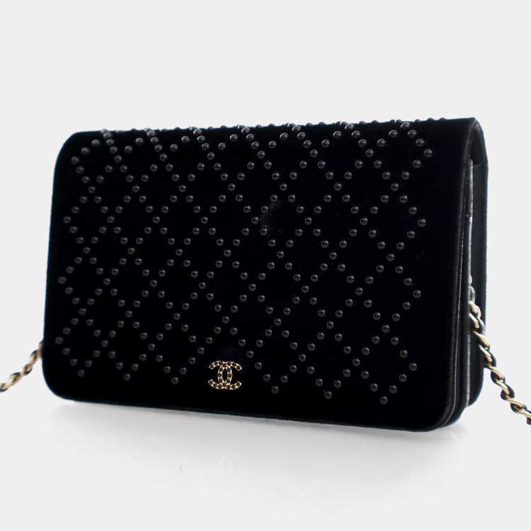 مملوكة مسبقًا Chanel Velvet Embellished Wallet On Chain (WOC)